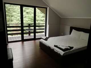 Дома для отпуска Berghaus Буковель Дом с 4 спальнями-13