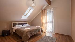 Дома для отпуска Berghaus Буковель Дом для отпуска-5