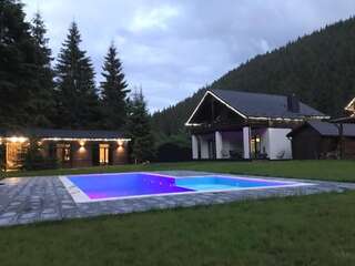 Дома для отпуска Berghaus Буковель Дом для отпуска-8