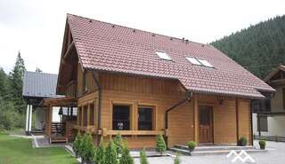 Дома для отпуска Berghaus Буковель Дом для отпуска-11